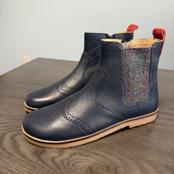 Mini Boden Other - Mini Boden Girls Leather Chelsea Boots Size 37- US 5